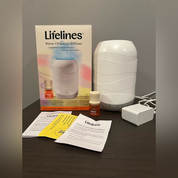 Lifelines Waves Ultrasonic Diffuser with Essential Oil EUC - Picture 3 of 10